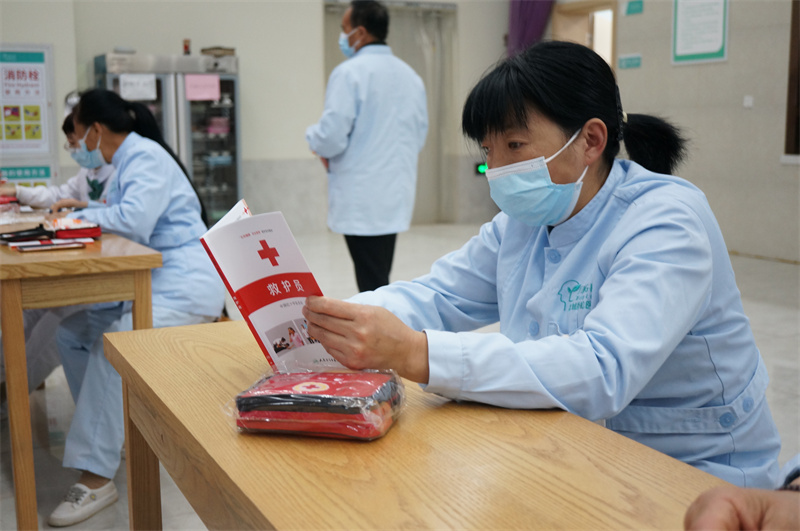 10.救护培训.jpg