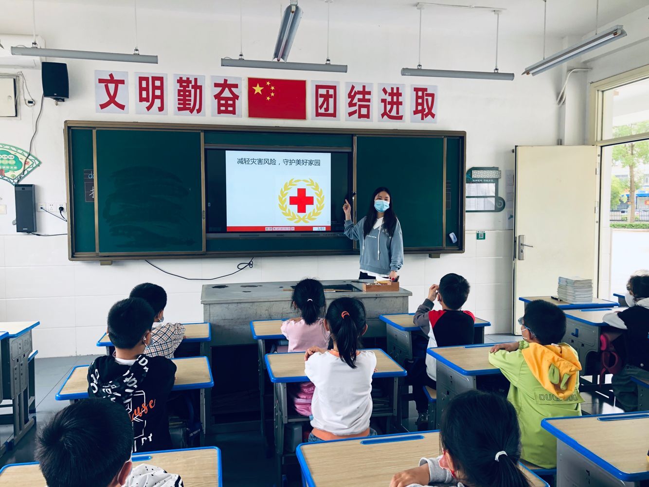 1652998639796050.jpg 主题宣传培训1.jpg