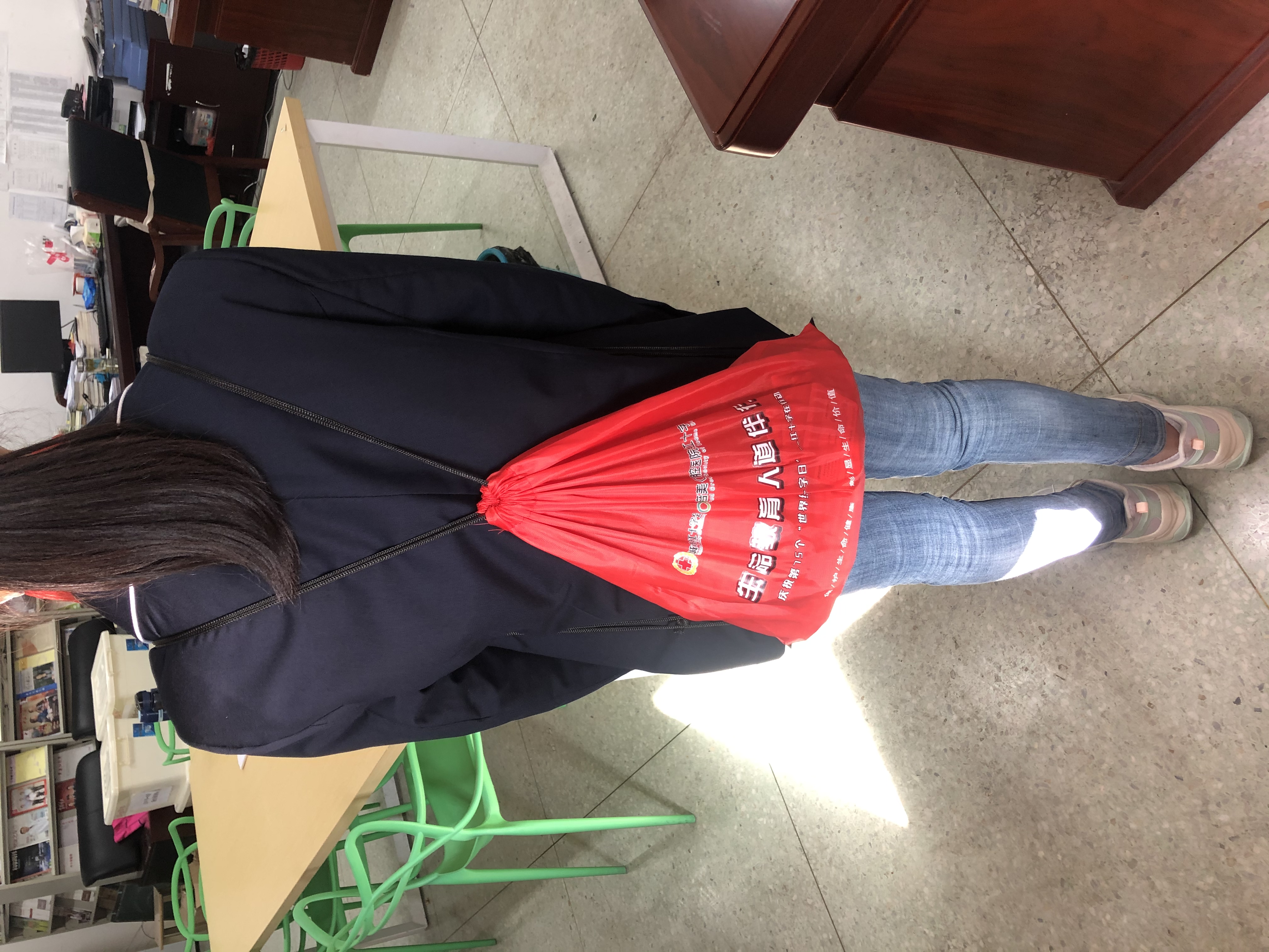 倍美口腔医院红十字会捐赠文具用品.jpg