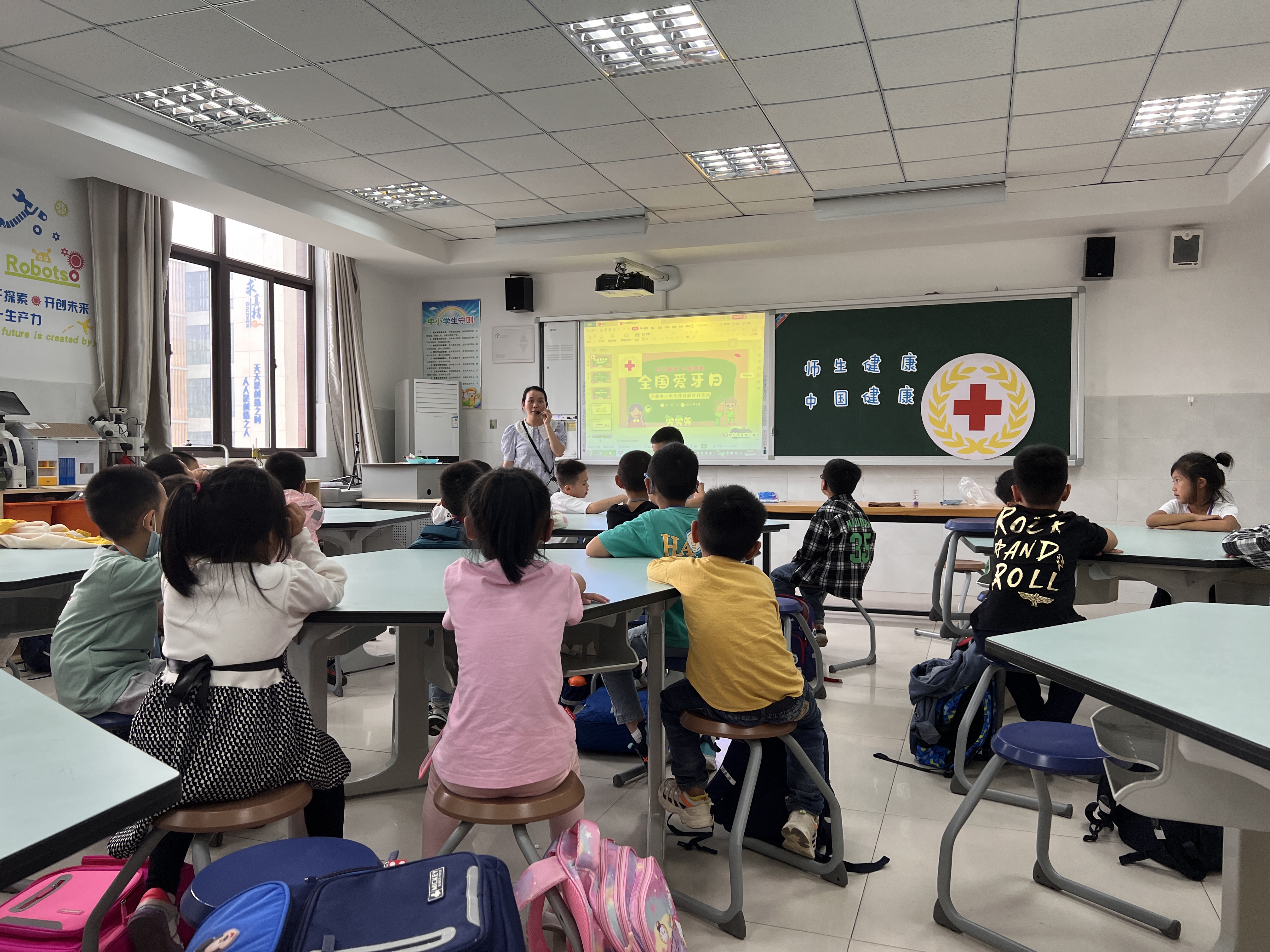 龙都小学红十字积极参与全国爱牙日宣传活动2.jpg