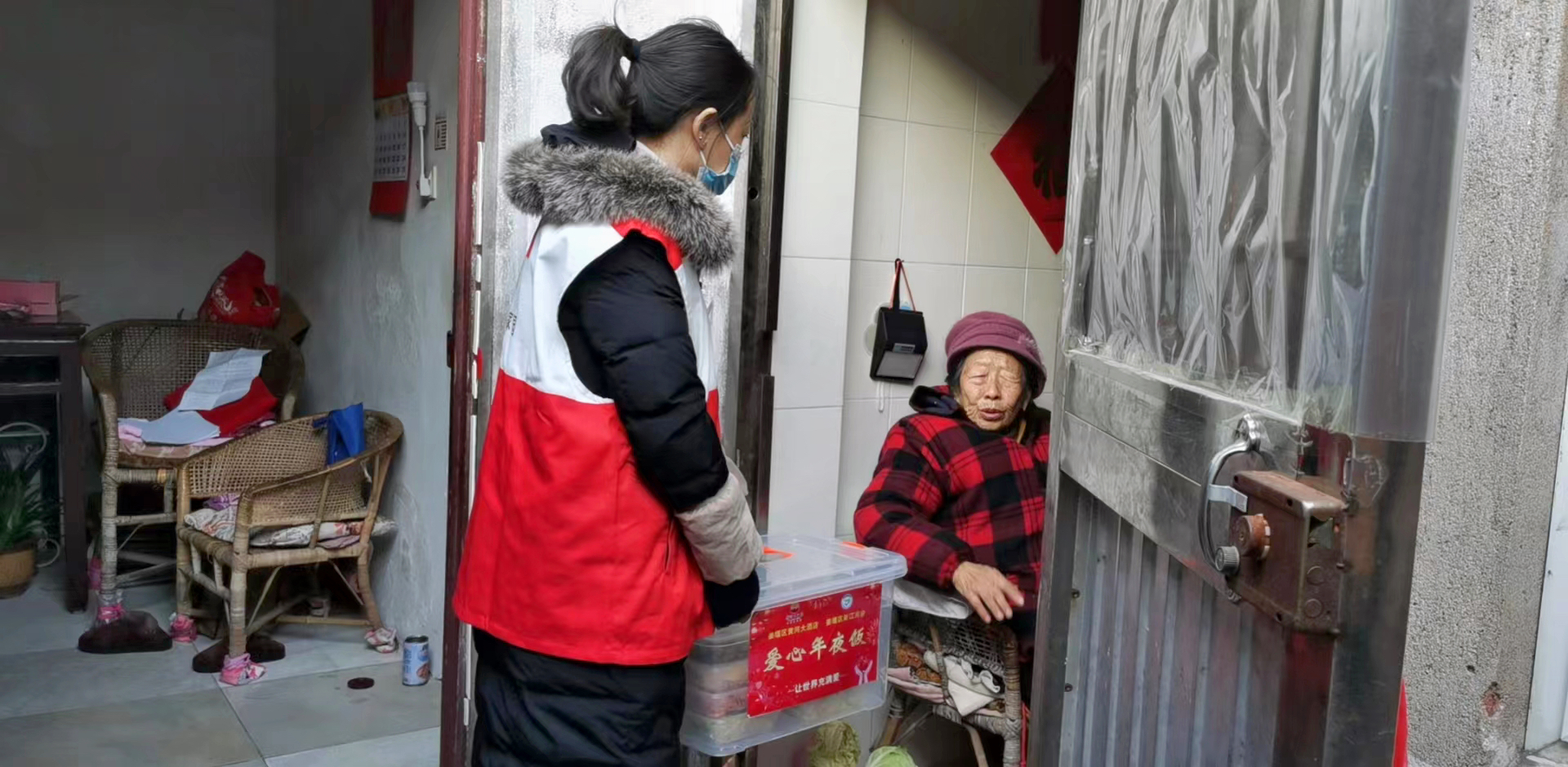 姜堰区举办“红十字博爱送万家”活动3.jpg