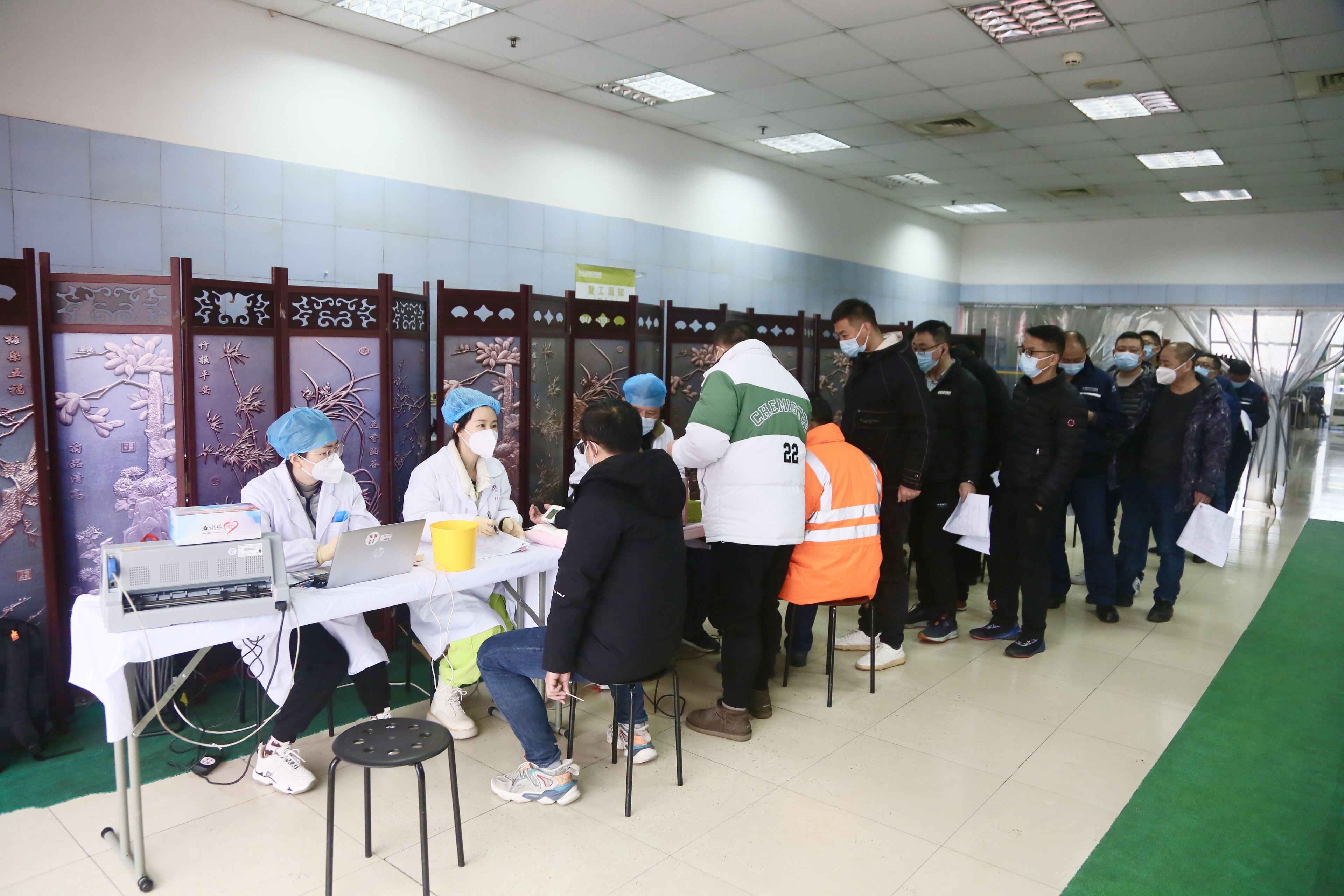 江宁开发区长马发动机开展无偿献血献爱心活动2.jpg