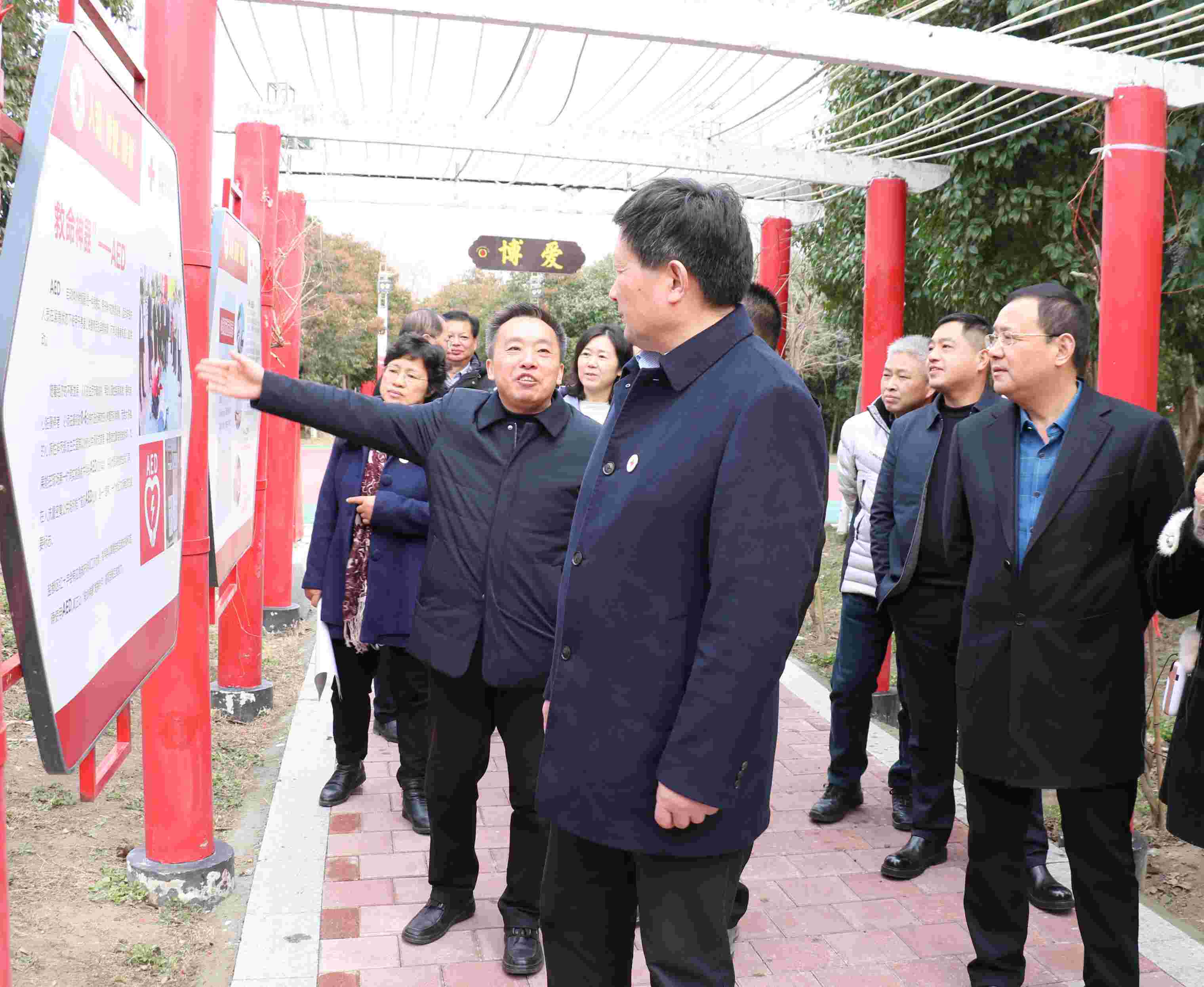 调研潘黄街道大孙社区境内的博爱文化主题公园博爱文化长廊(1).jpg