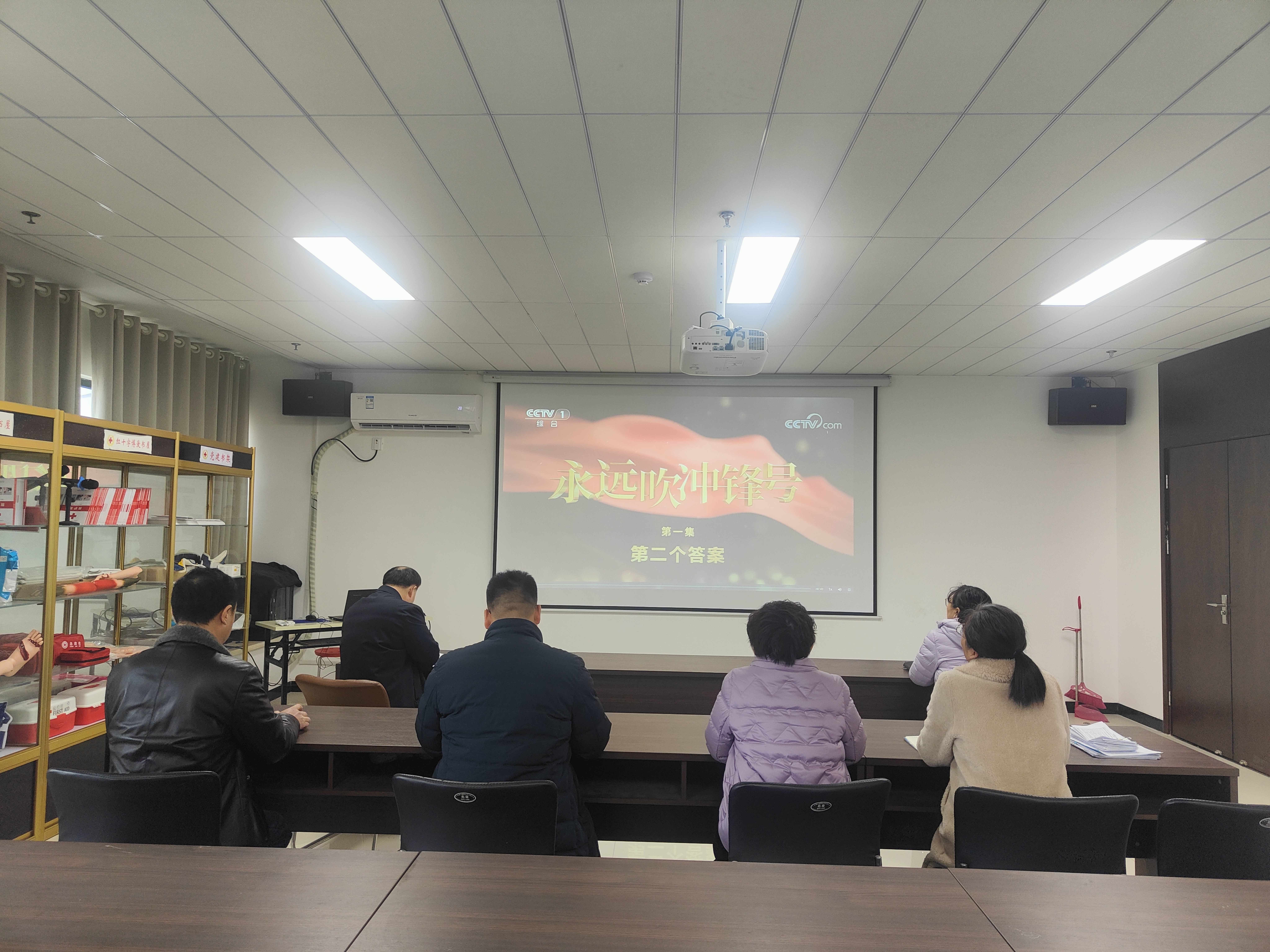 吹冲锋号.jpg