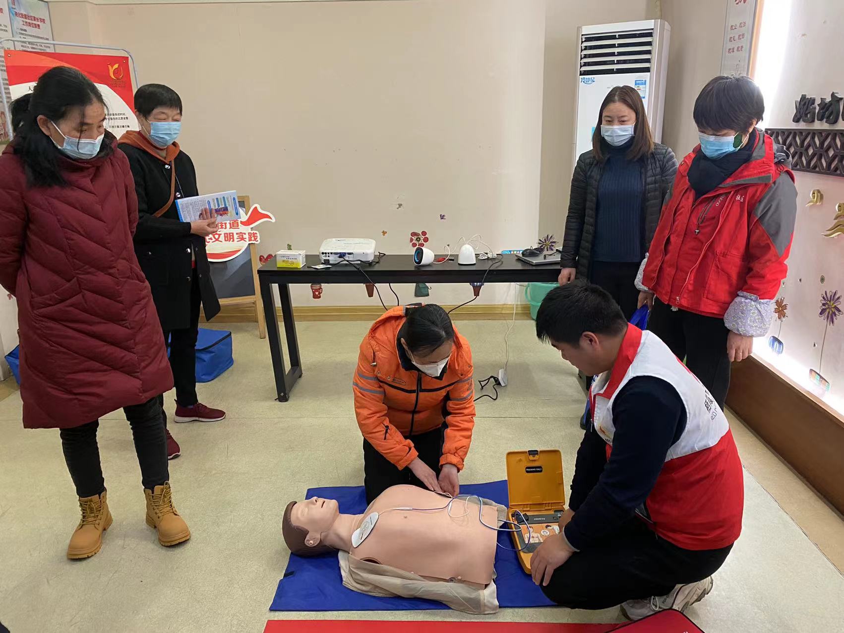 CPR+AED自救互救齐参与 急救培训进社区01.jpg