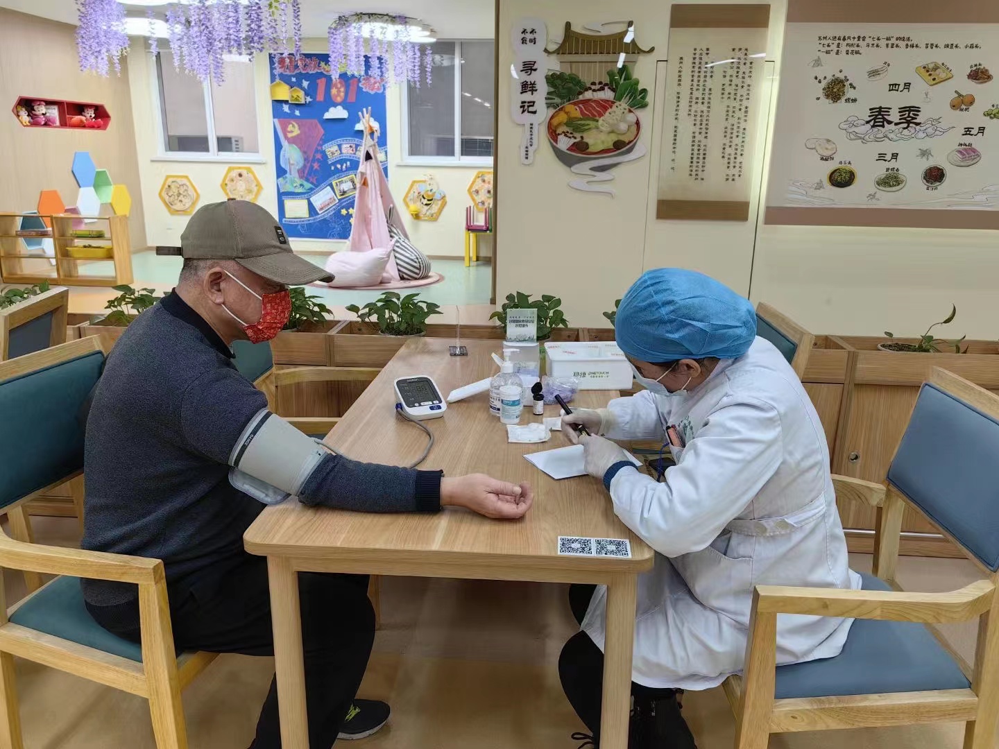 大公园社区开展“博爱健康社区行”活动.jpg
