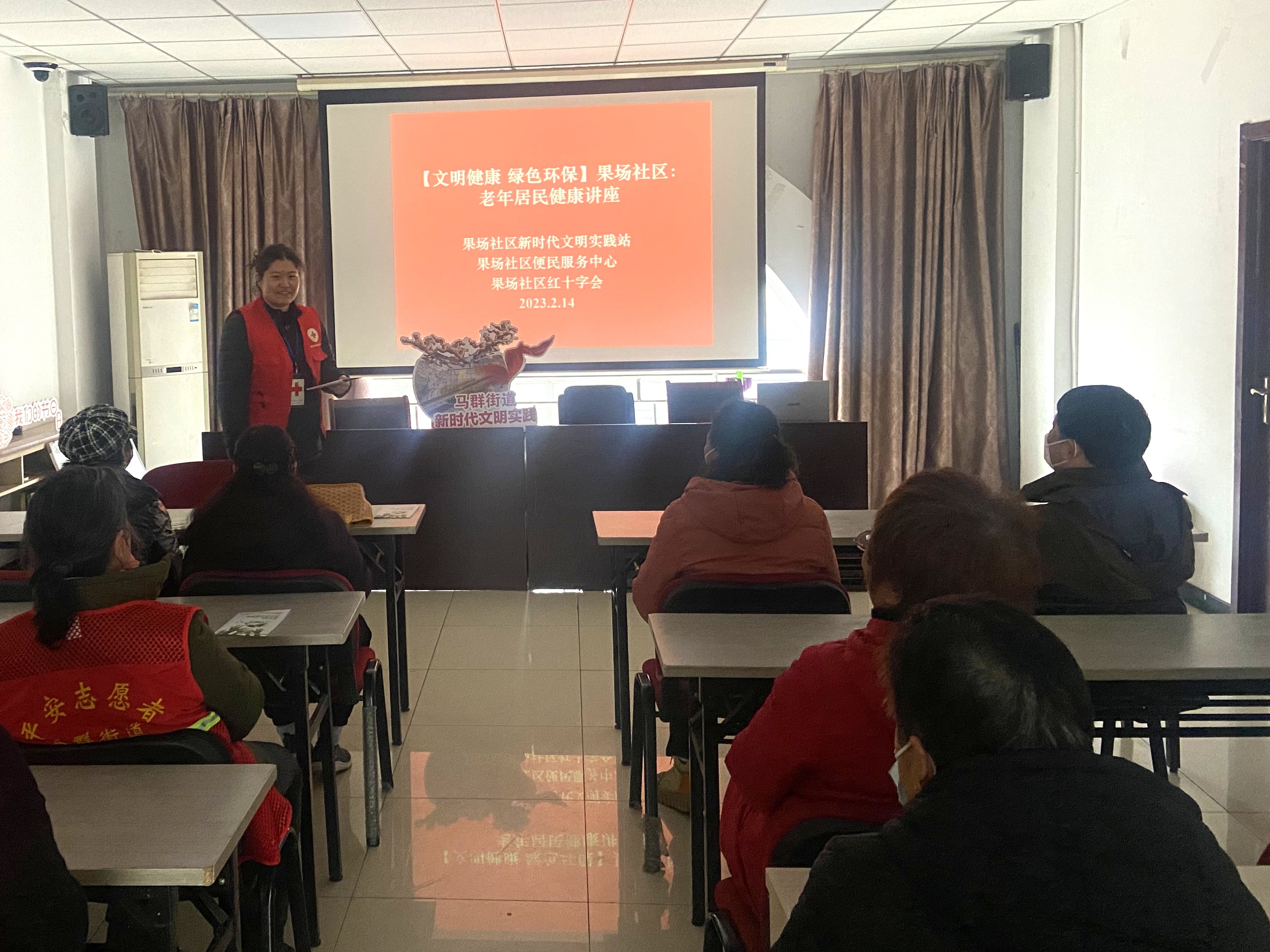 马群街道果场社区开展红十字会健康讲座活动.jpg