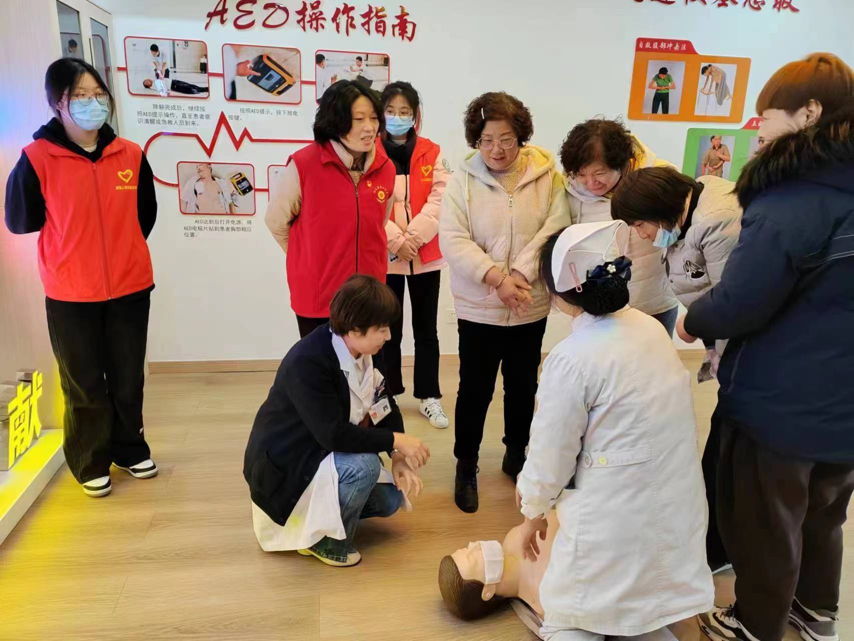 2月19日，溱潼镇城北社区红十字博爱家园组织开展急救知识培训活动，现场解答疑问，学习氛围浓厚。.jpg
