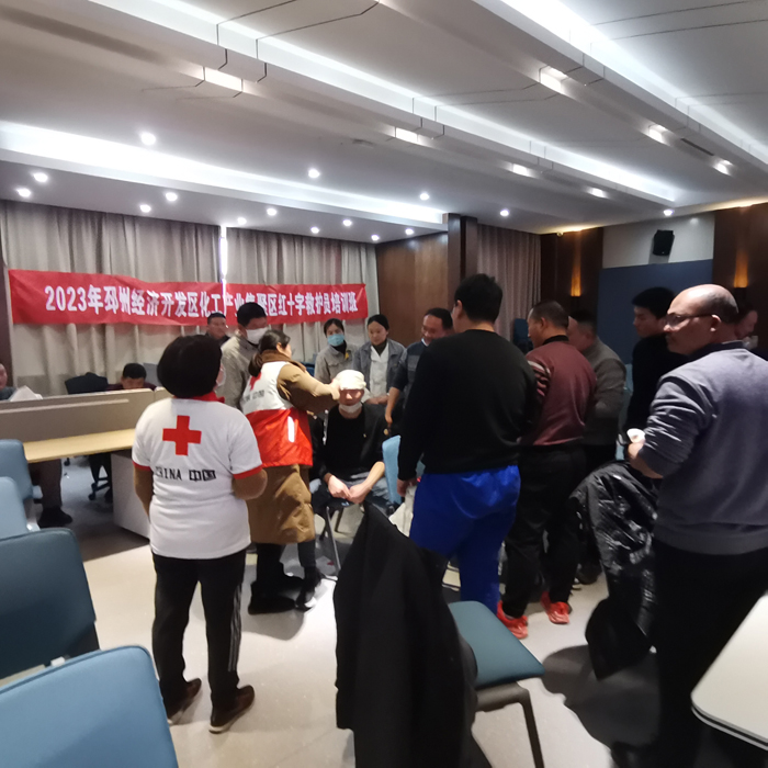 【现场照片】2023年2月17日邳州红十字会在经济开发区化工产业聚集区开展救护员培训班.jpg