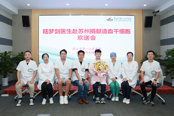 8人合照_副本.jpg