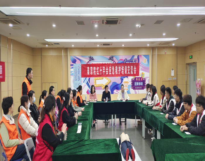 座谈会_编辑.jpg