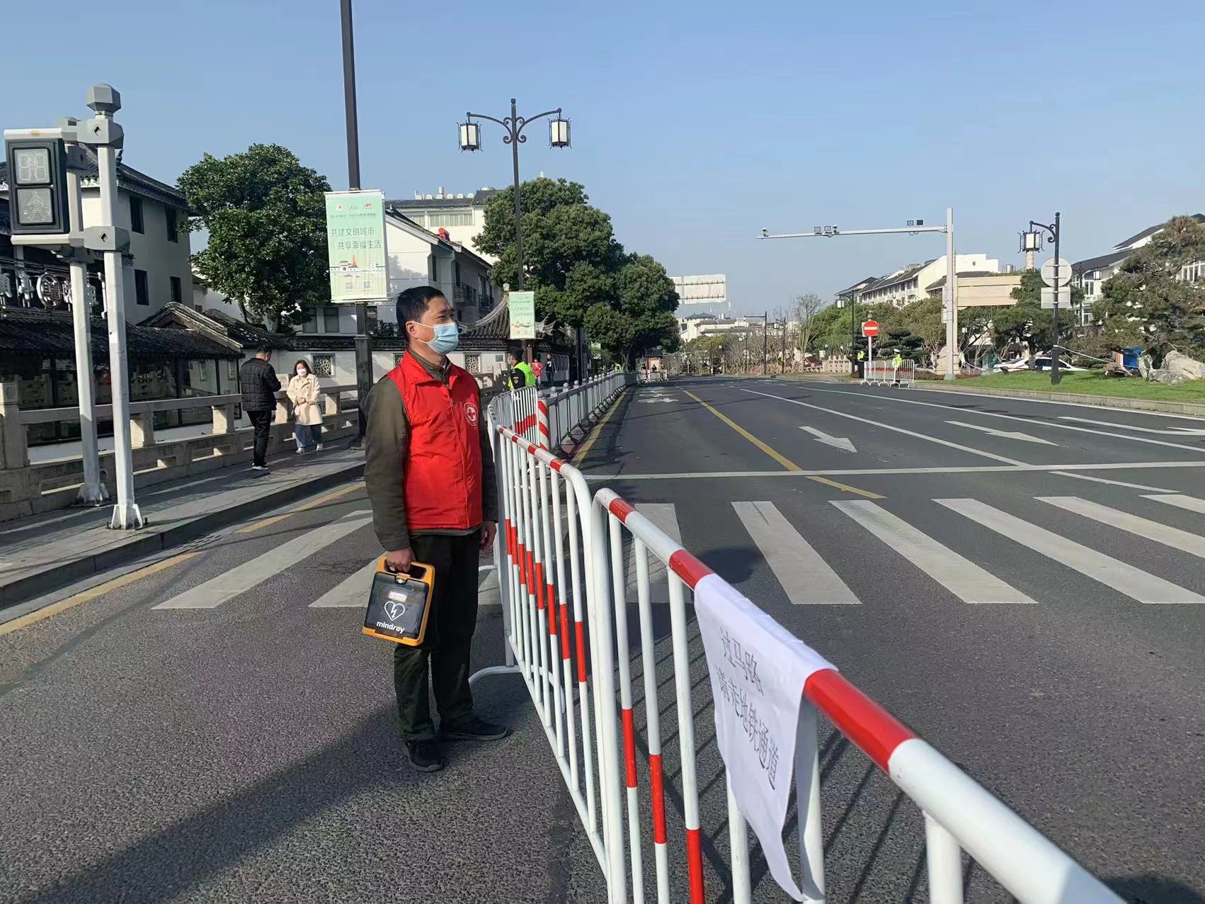 保障马拉松 除颤仪到位.jpg