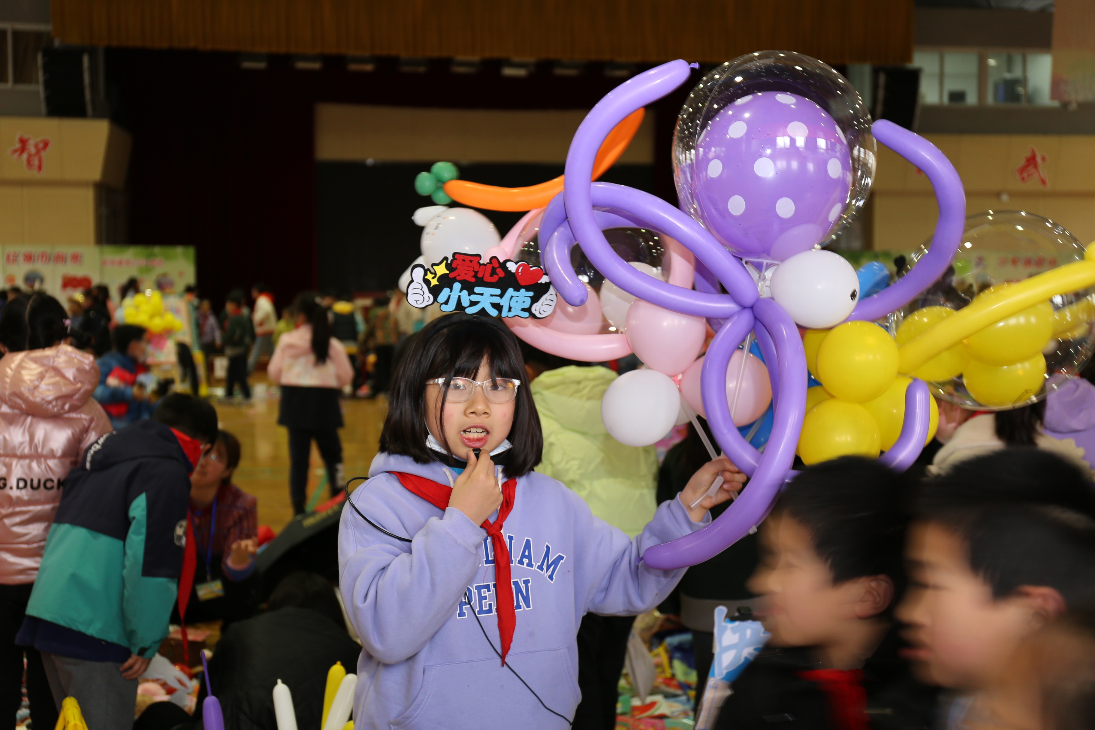 南京市翠屏山小学红十字会开展“博爱校园行”之爱心义卖活动2.JPG