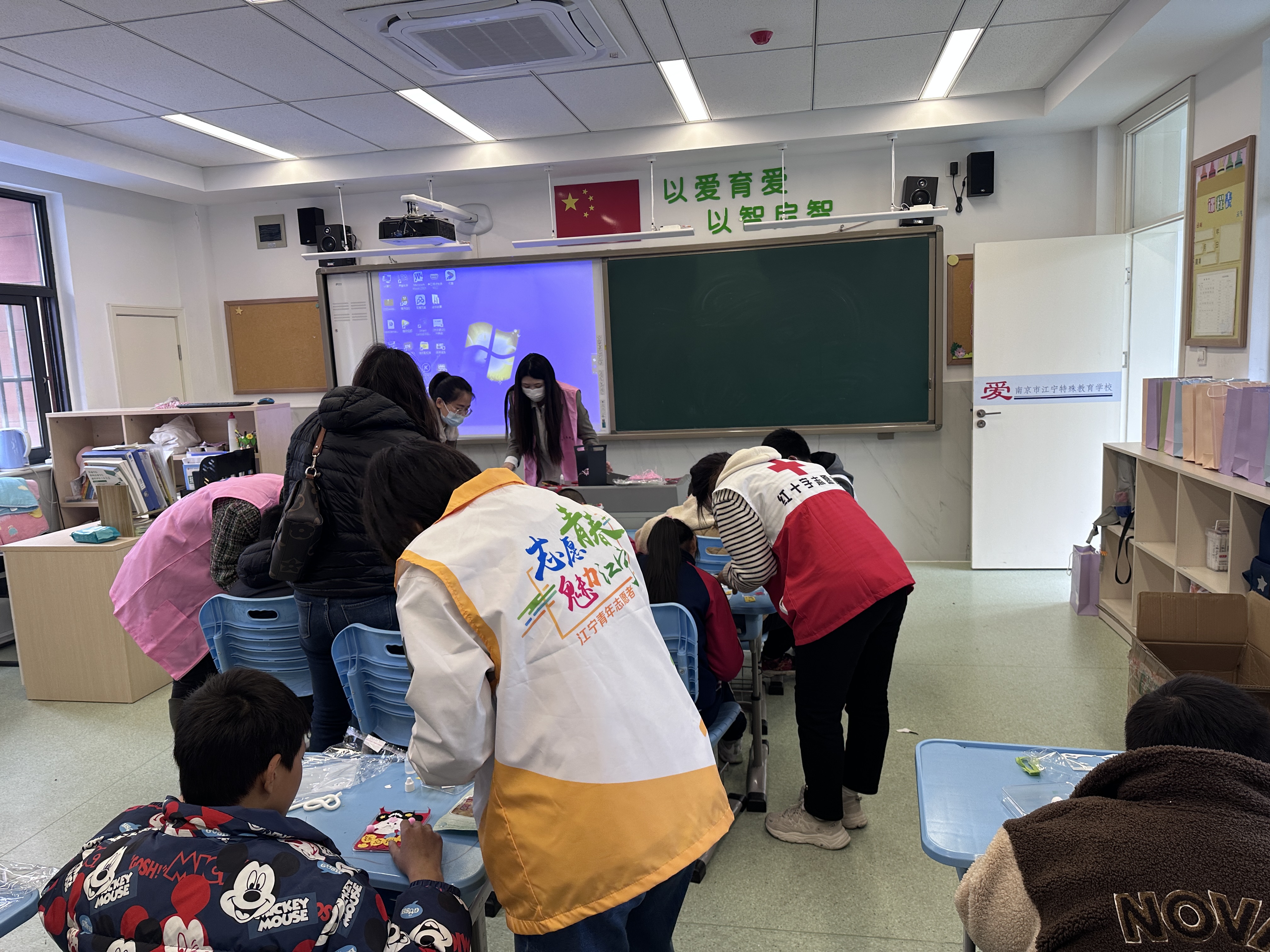 南京市江宁区江宁高新区红十字会开展关爱特殊儿童活动 (3).jpg