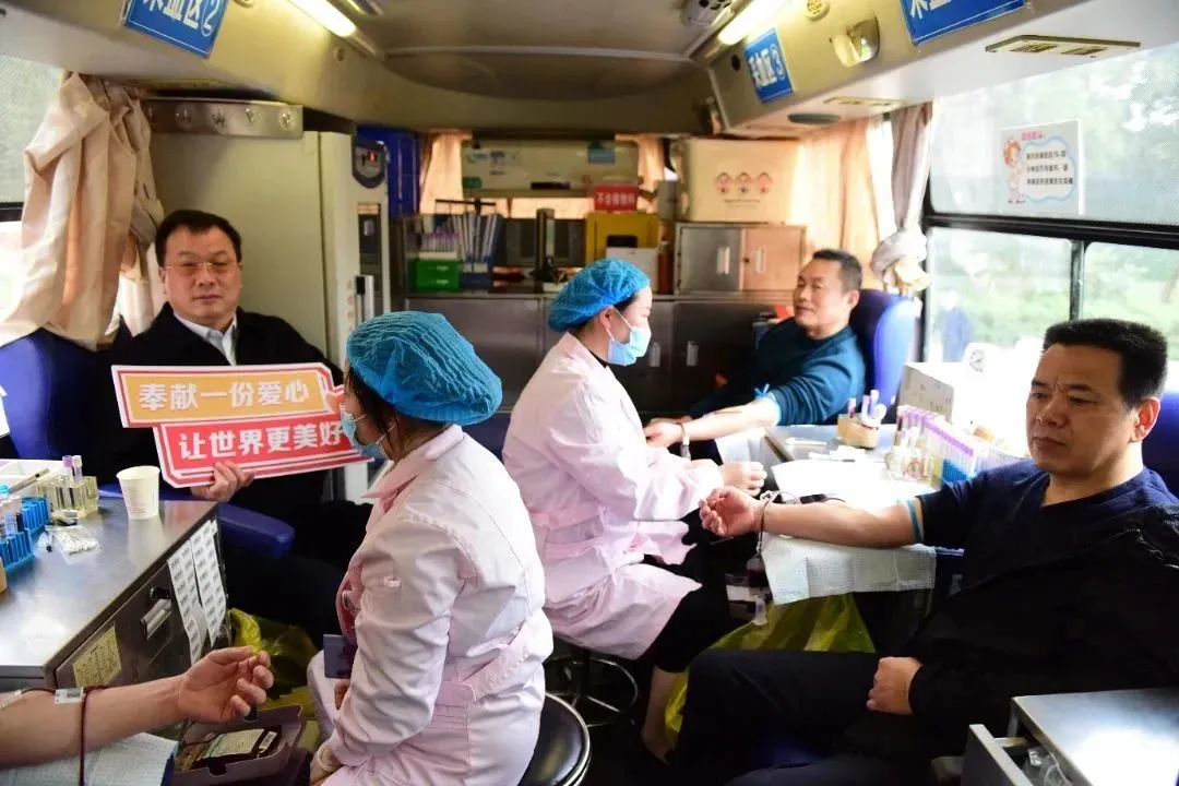 爱心红,税务蓝 ——盱眙县税务局助力无偿献血.jpg