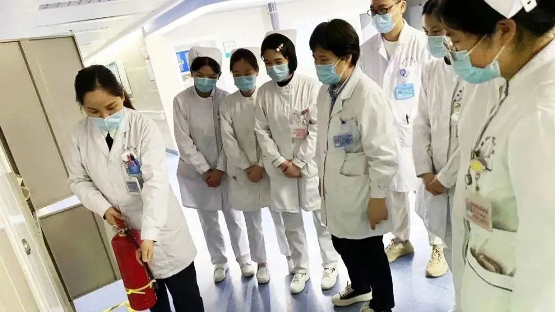 盱眙县红十字医院县人民医院开展消防安全检查和演练.jpg