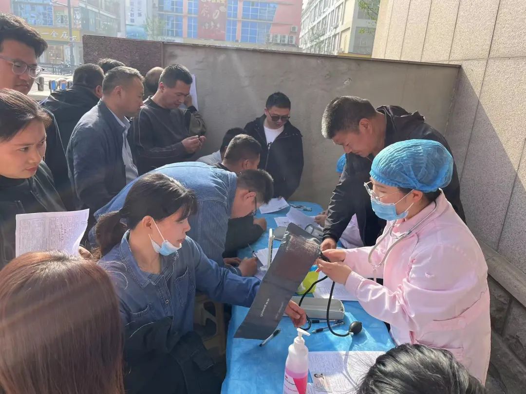 中国电信盱眙分公司组织职工开展无偿献血活动.jpg