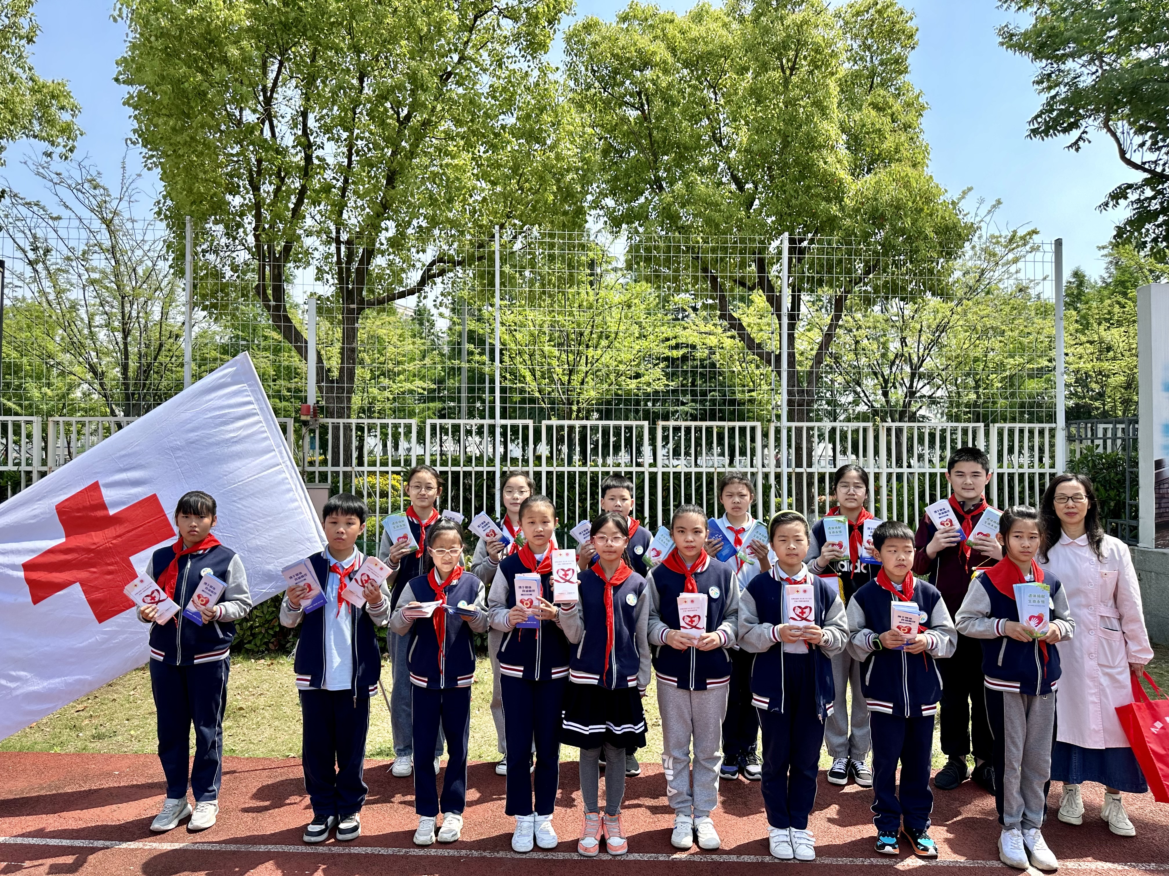 5.8红会活动照片.jpg