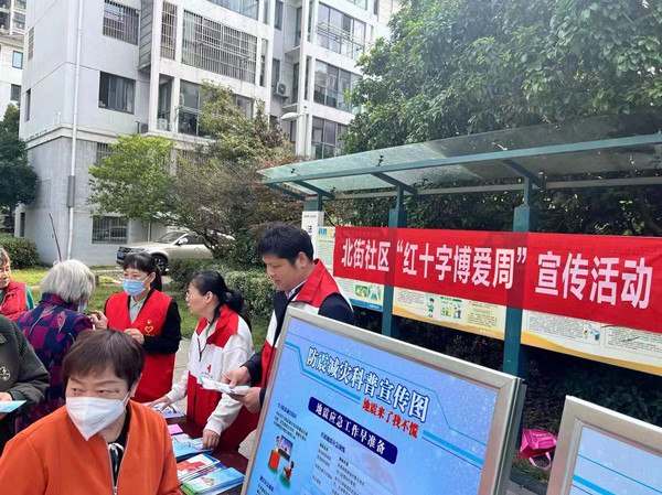 湖塘镇北街社区开展“红十字博爱周”宣传活动1_副本.jpg