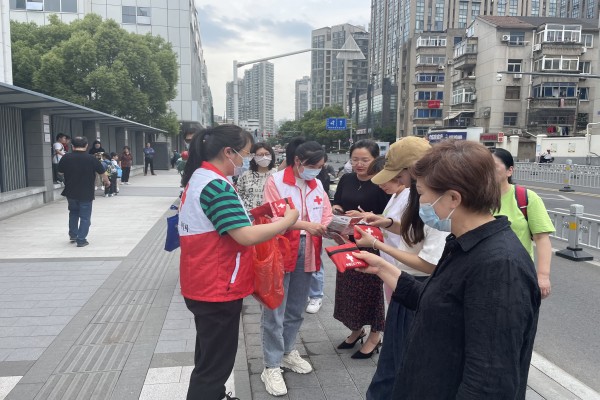 东头村社区开展世界红十字日主题宣传活动.jpg
