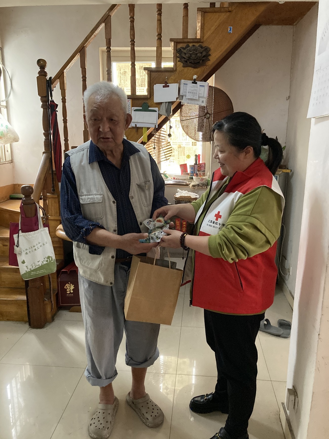 新北社区慰问居民.jpg