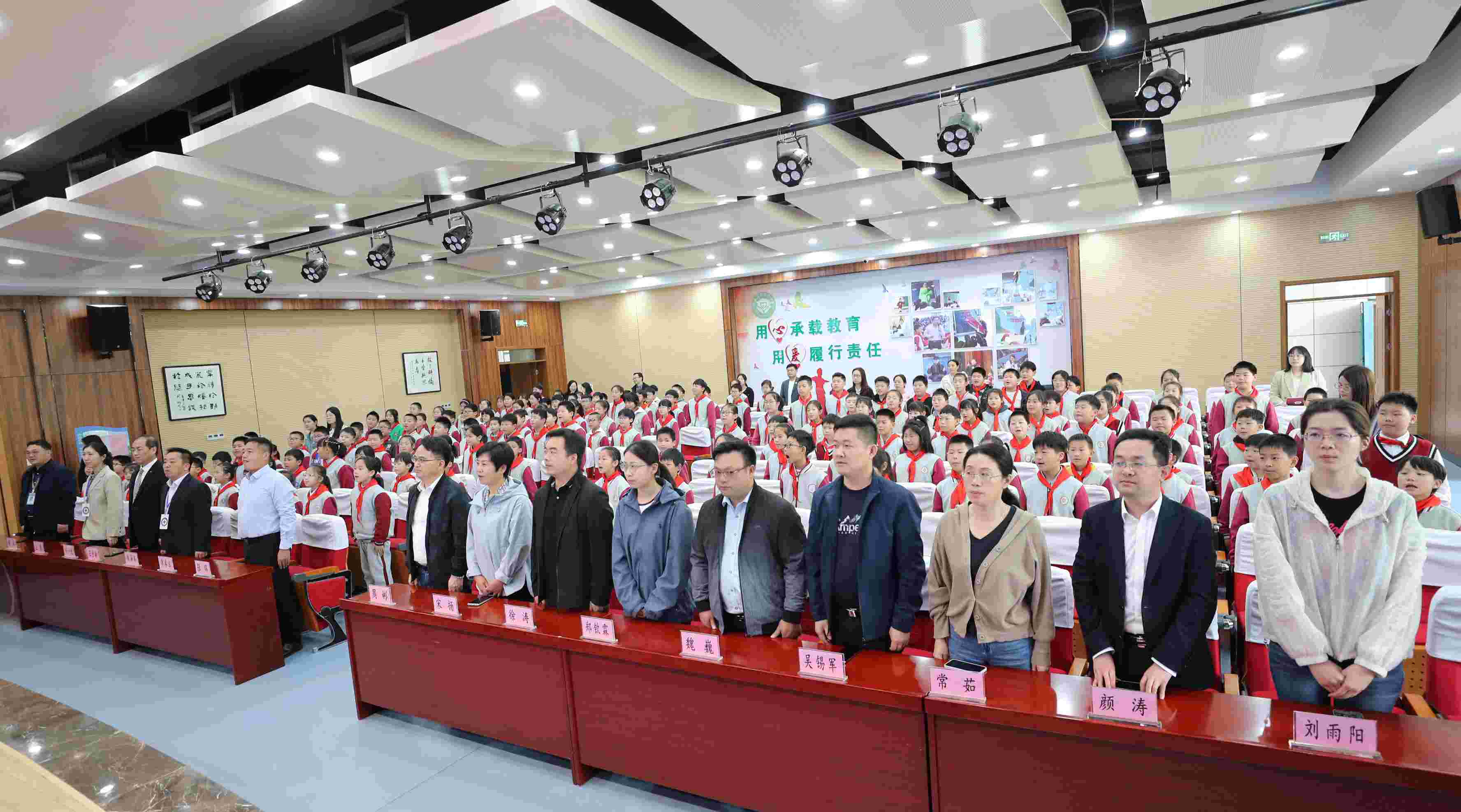 盐城市第二小学东进路校区红十字会入会仪式现场 (2)(1).jpg