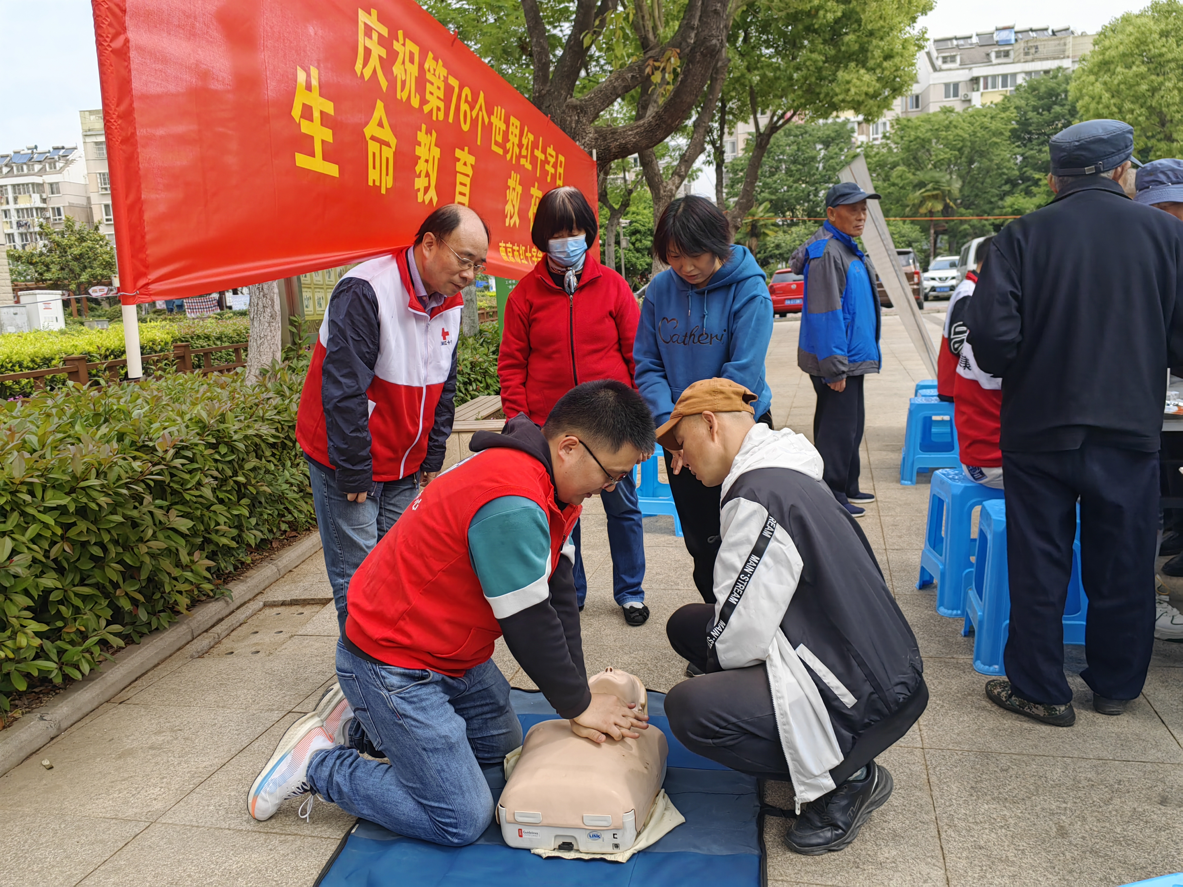 5.8五福家园社区举办庆祝第76个世界红十字日活动02.jpg