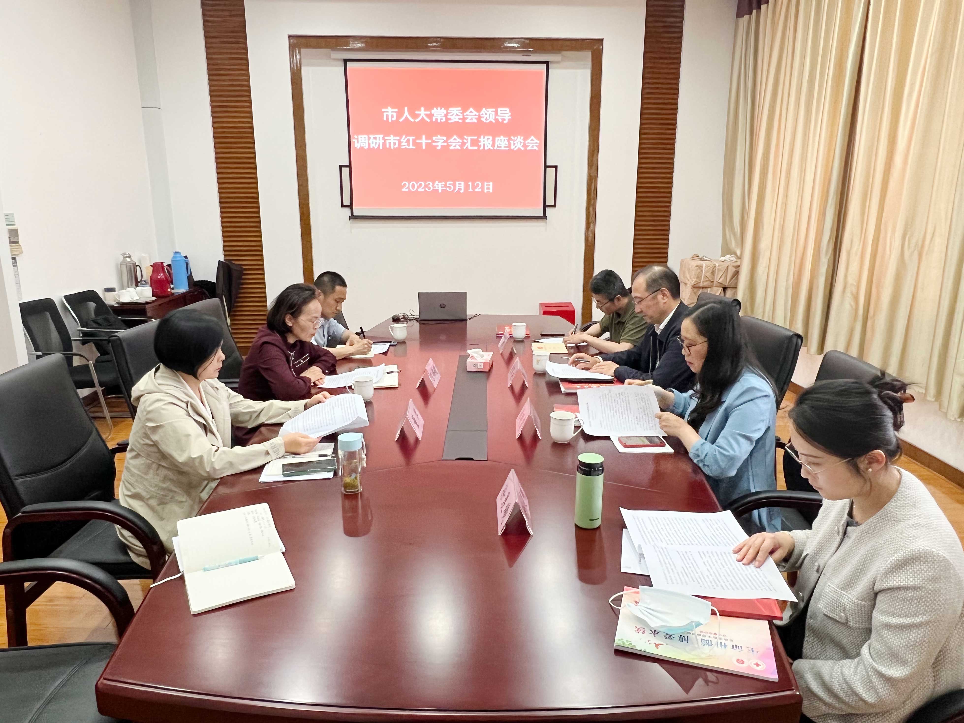 座谈会.jpg