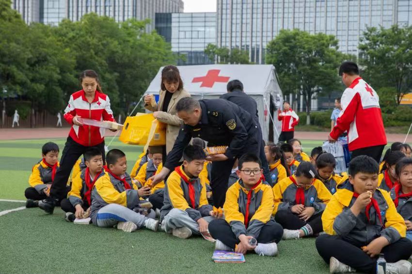 栖霞区红十字会参加地震灾害应急演练活动02.jpg