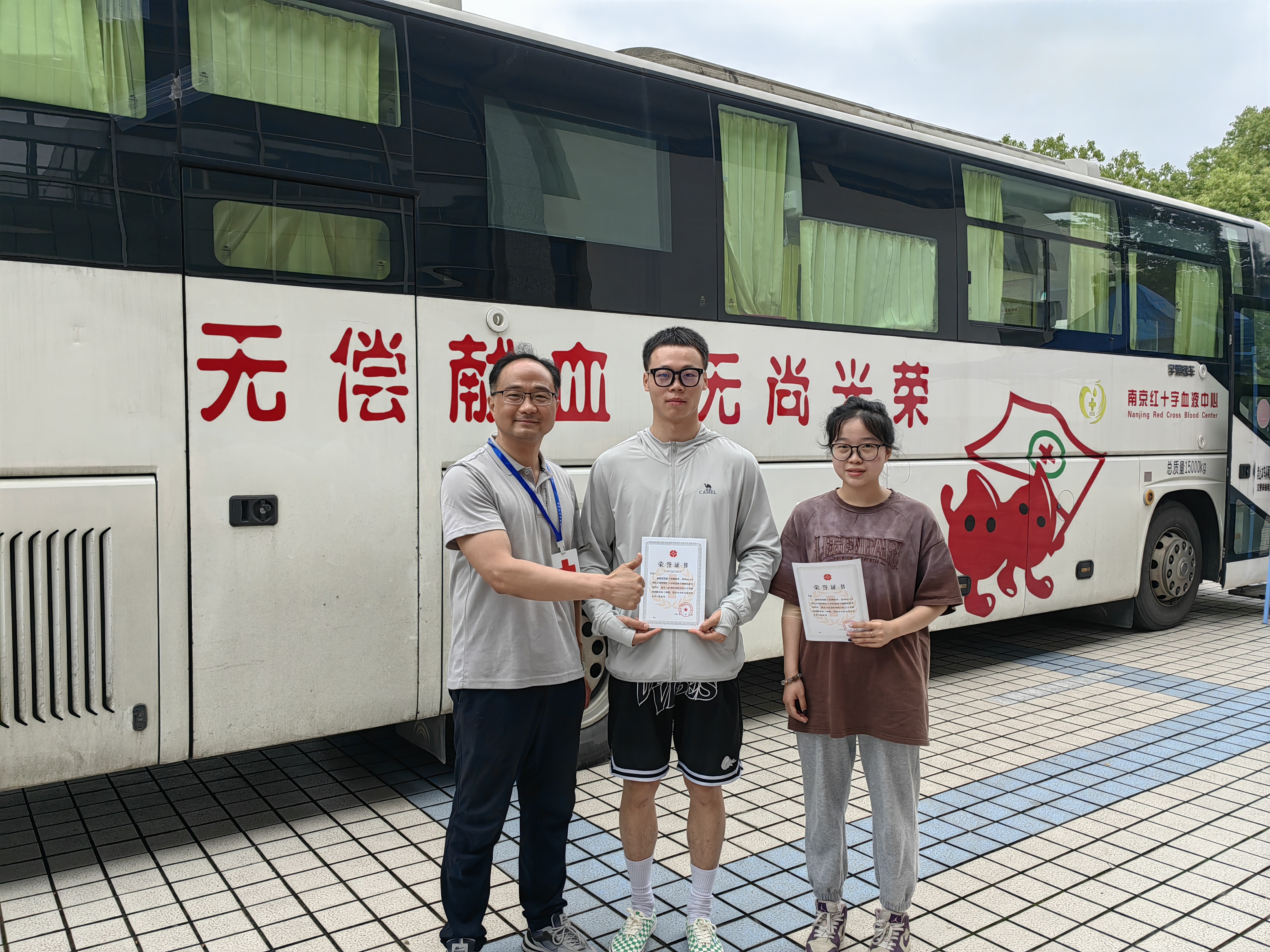 6.1献血采样献爱心！栖霞两所高校开展无偿献血和造血干细胞采样入库活动03.jpg