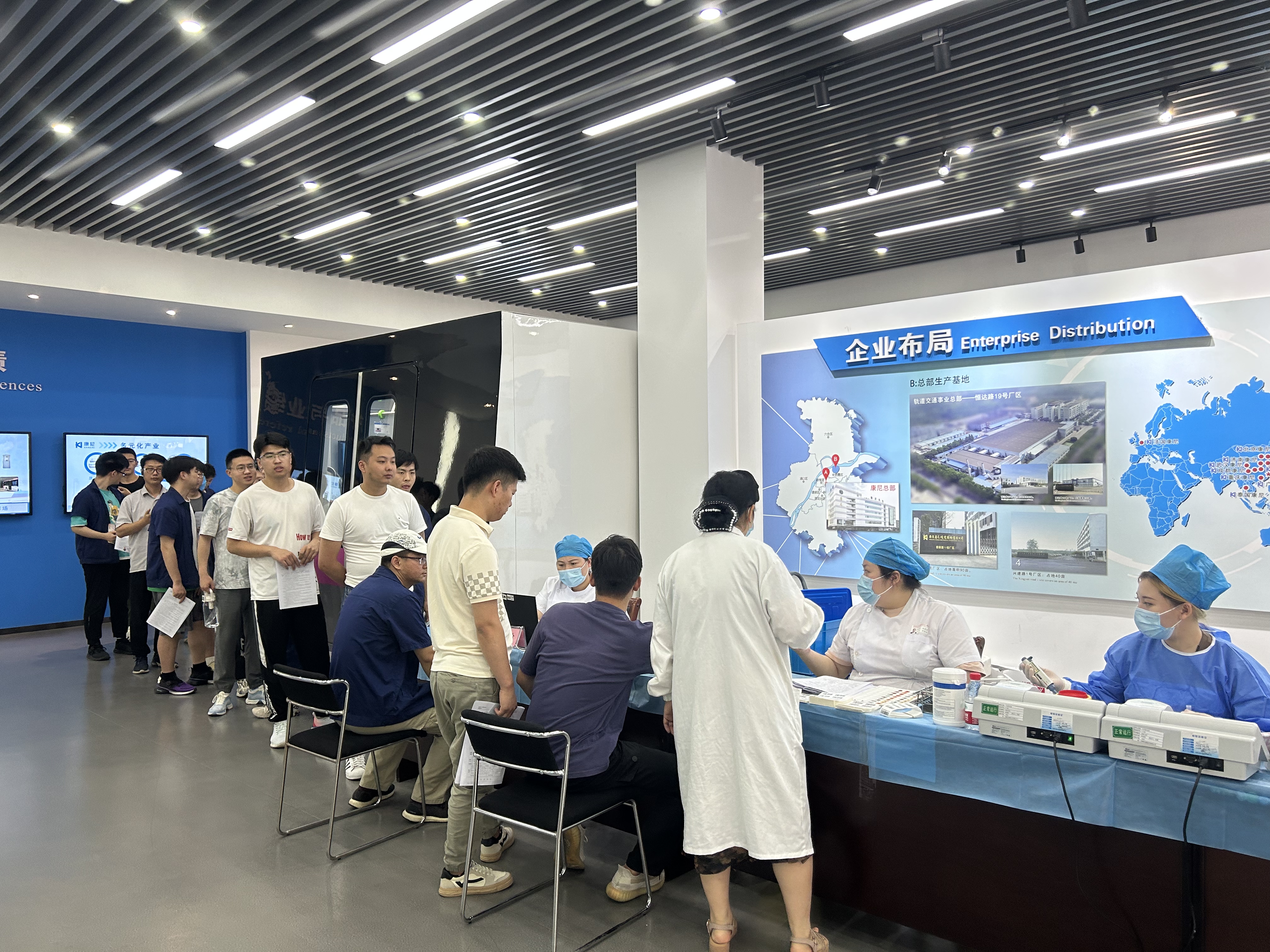 青春正能量！栖霞区红十字会联合爱心企业开展无偿献血活动02.jpg