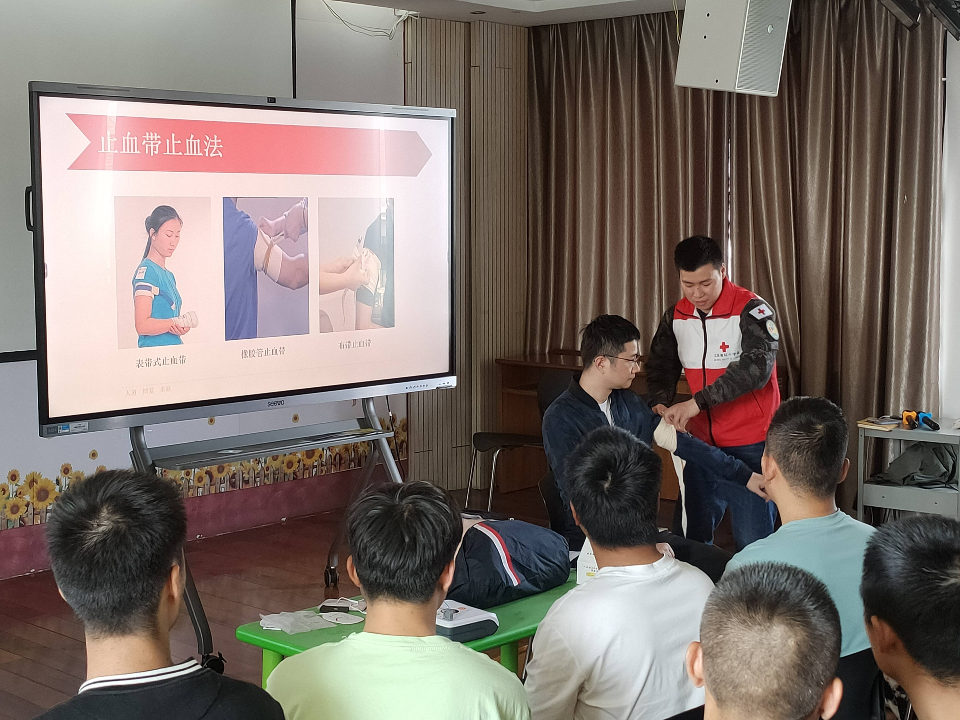 荧光守护，“救”在身边(1).jpg