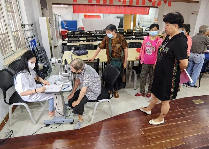 “光明”活动进社区，白内障筛查来护航.jpg