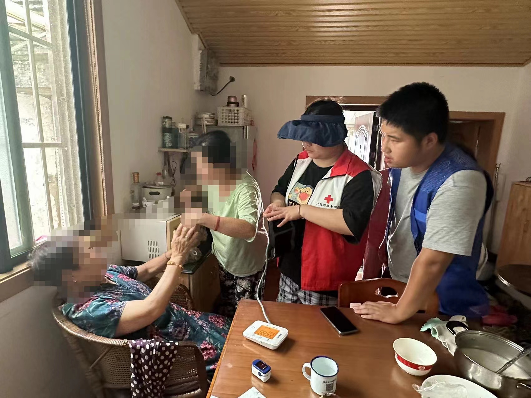 老人不适.jpg