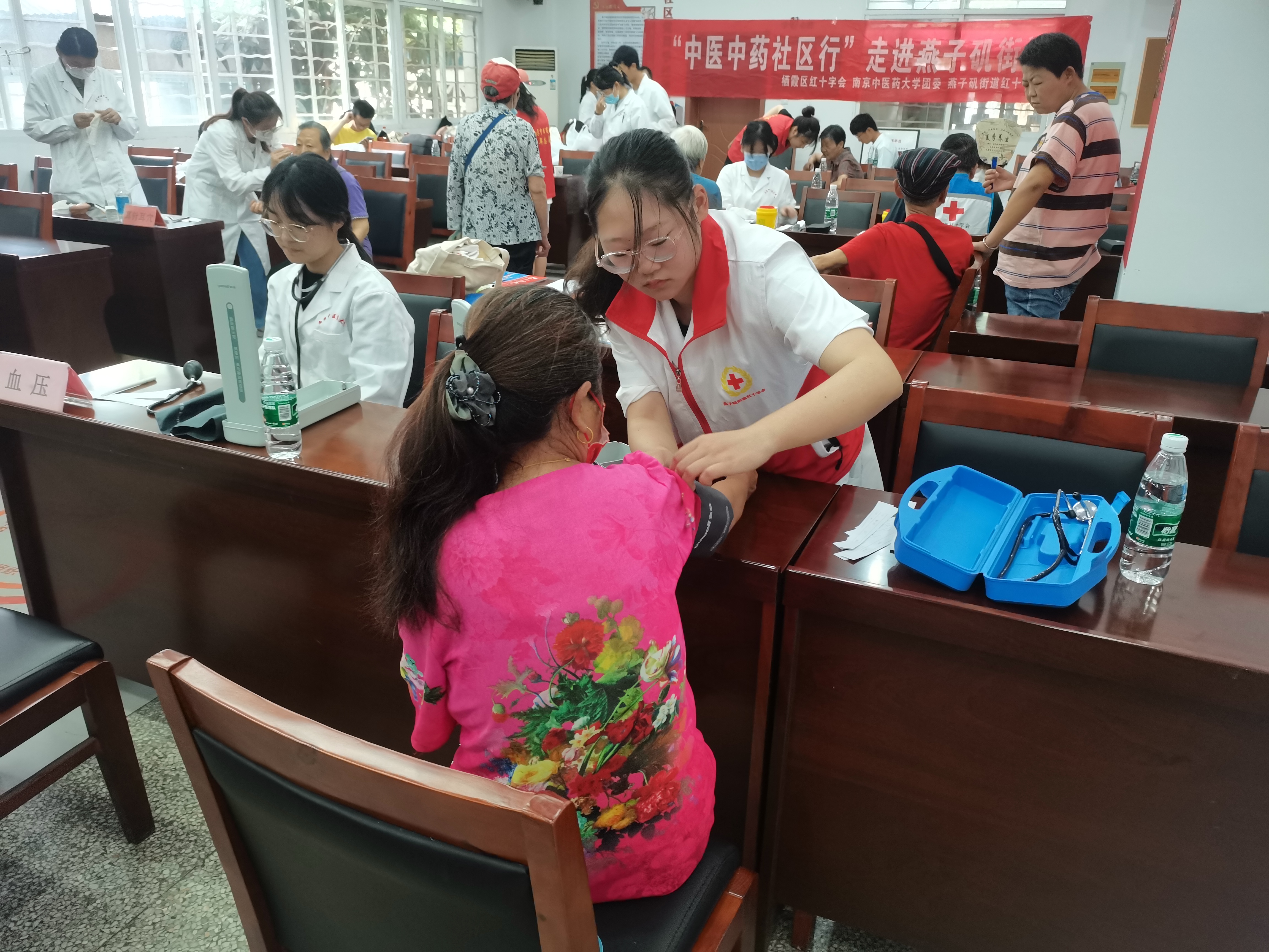 南化社区博爱家园开展庆“七一”惠民健康义诊活动3.jpg