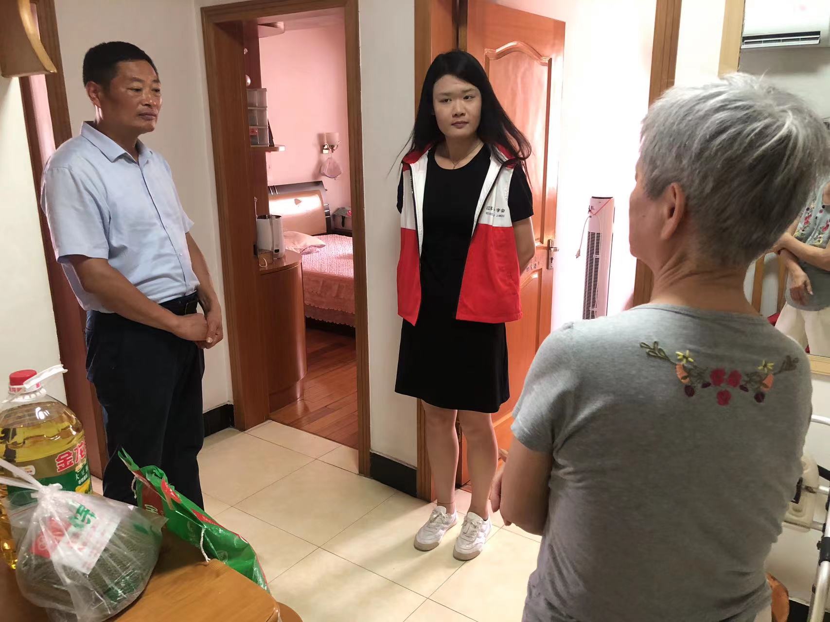 新街口清凉慰问3.jpg