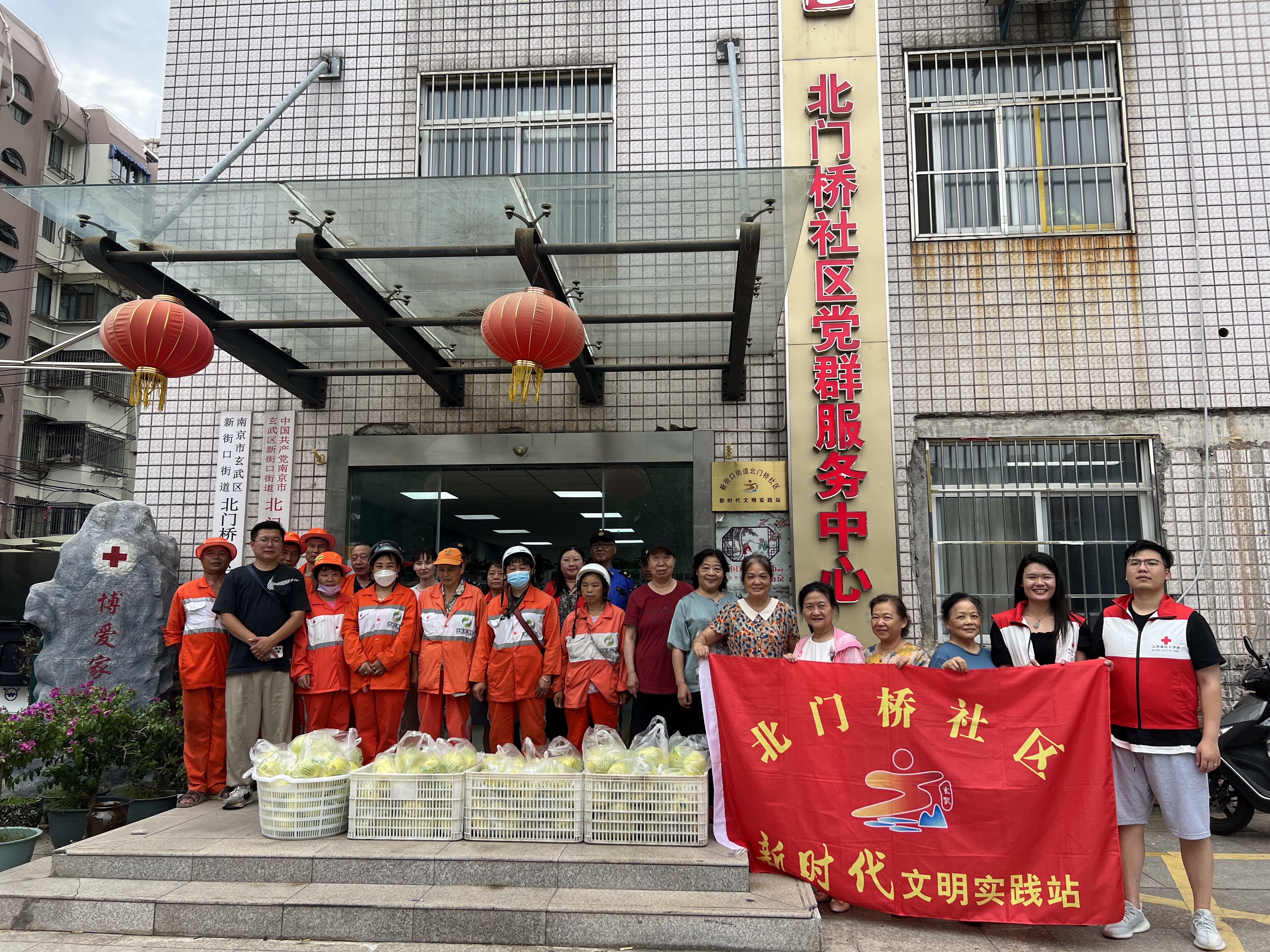 新街口义卖2.jpg