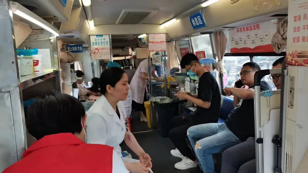 盱眙县妇幼保健院组织开展无偿献血.jpg