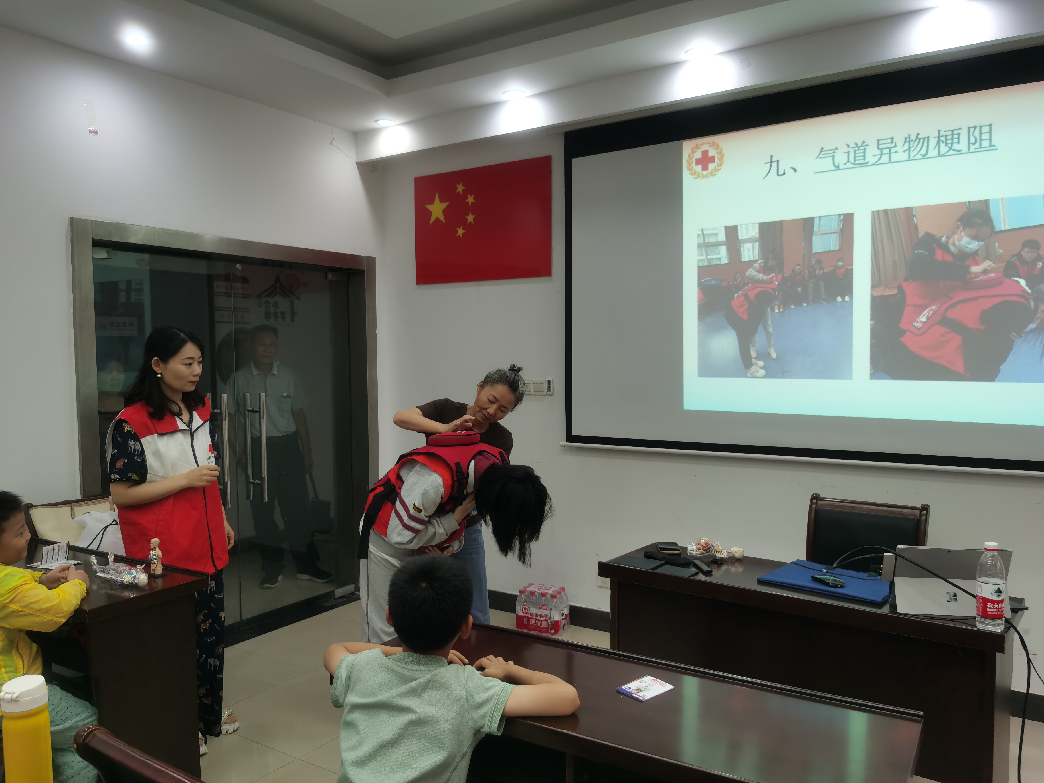 马群街道博爱家园开展暑期少儿健康课堂活动05.JPG