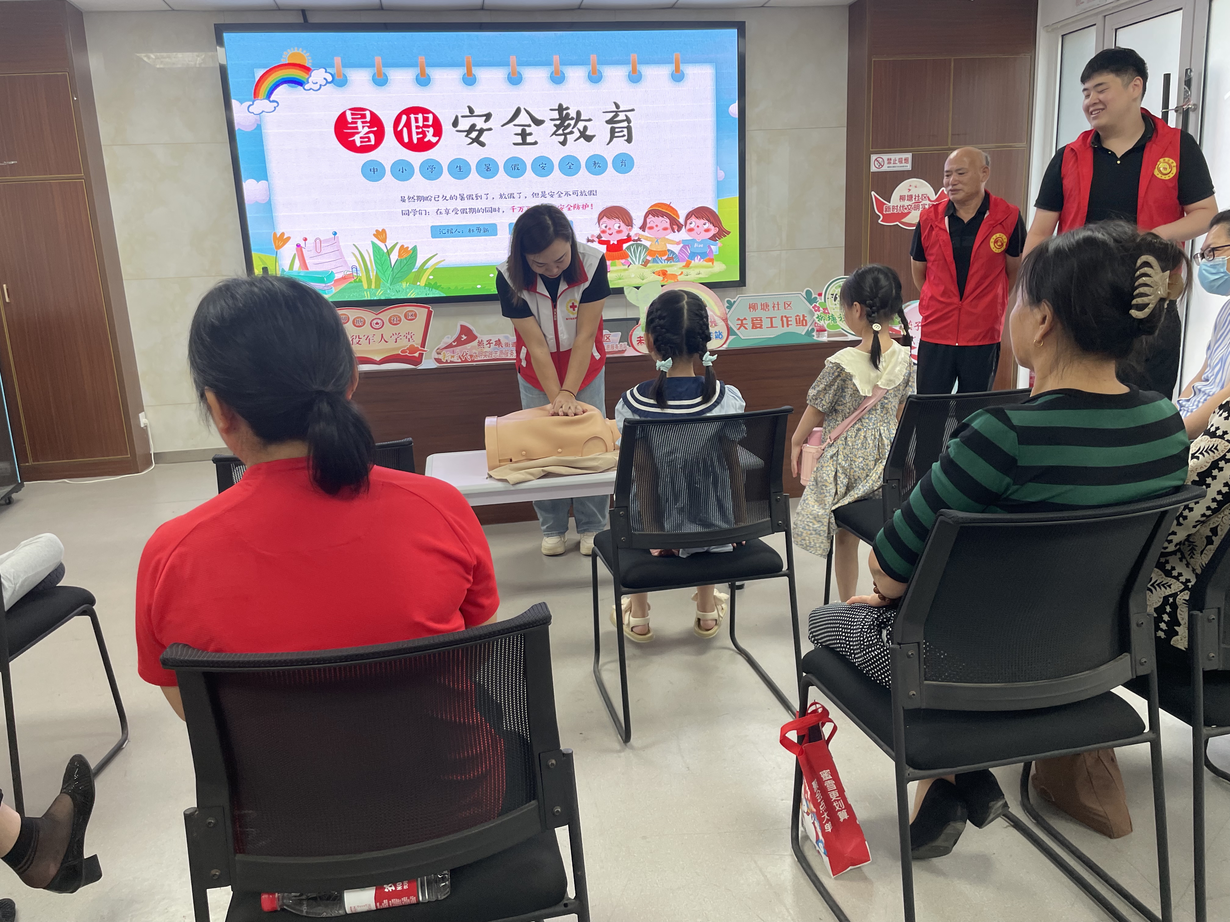 柳塘社区：加强暑期安全教育 守护未成年人成长1.jpg