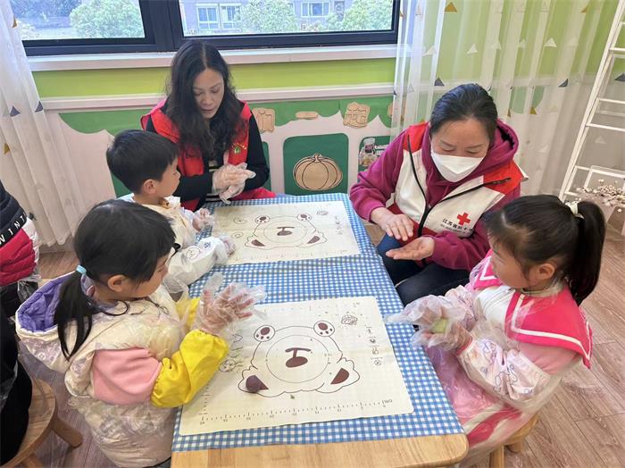 民俗忆清明 巧手做青团.jpg